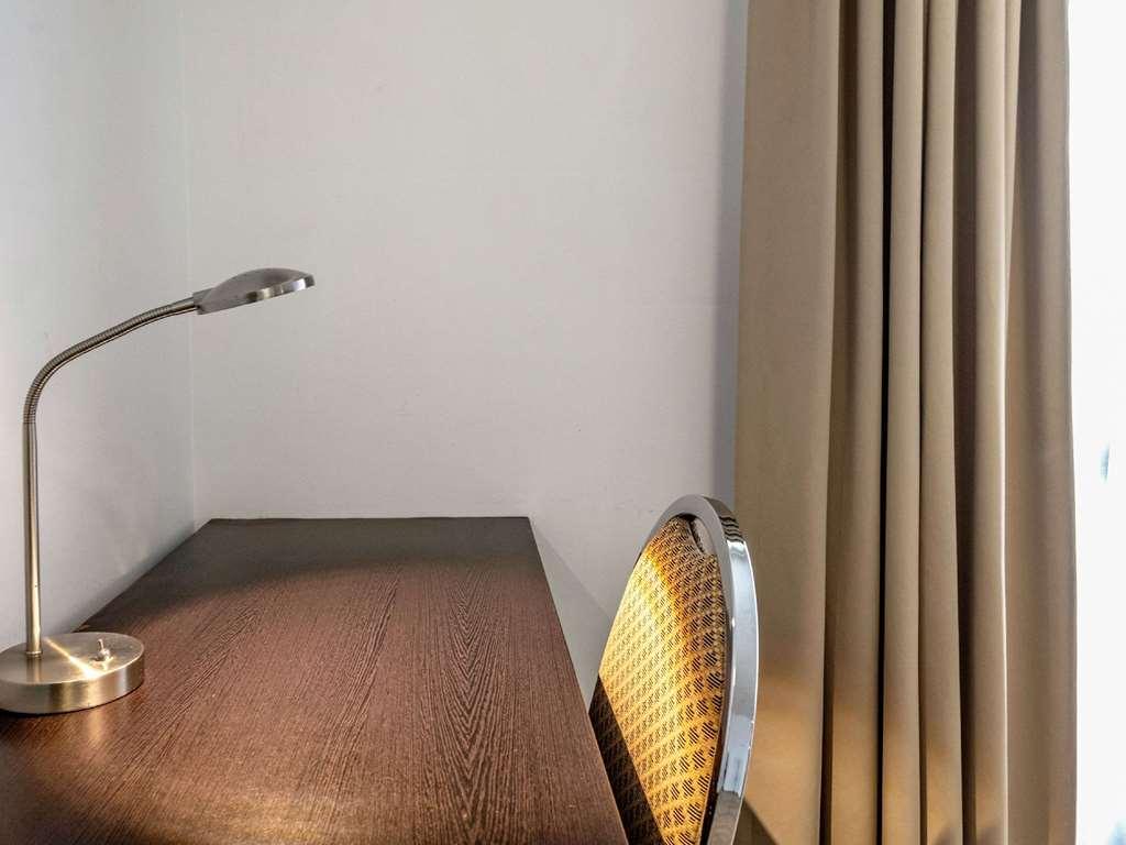 Mercure Townsville Room photo